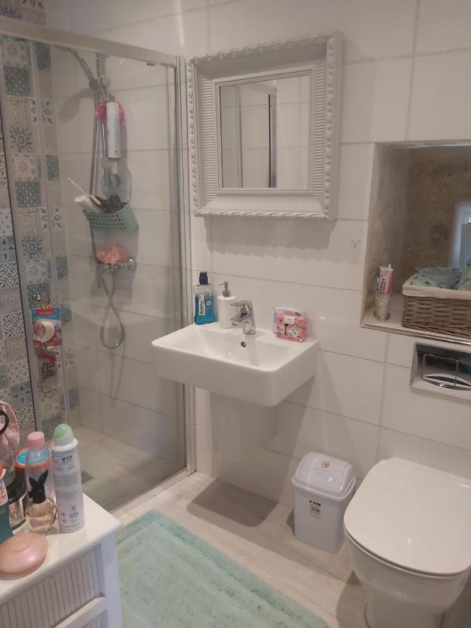 One Bedroom Apartment Qormi Eksteriør billede